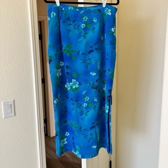 Maggy London Dresses & Skirts - Vintage 100% Silk Skirt Long Floral Blue